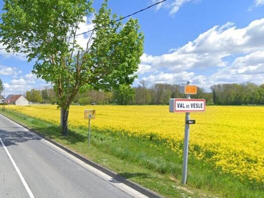 Terrain constructible à vendre 93 500 € 552 m² de terrain Centre et Est Cormontreuil 51350