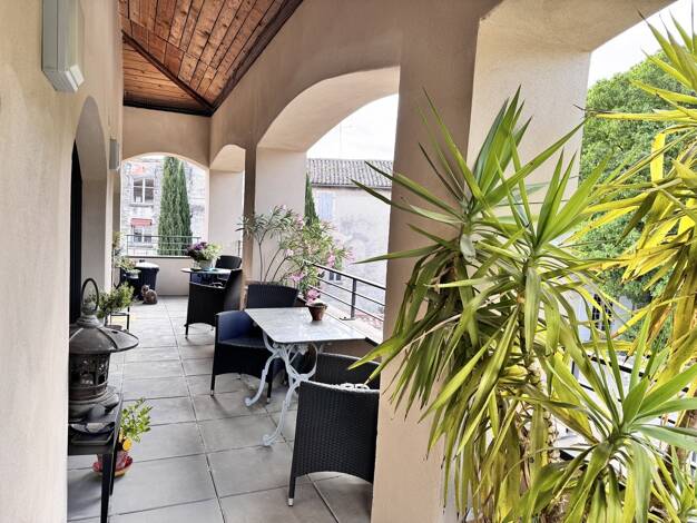 Appartement à vendre 320 000 € 3 pièces 2 chambres 63 m² Dernier étage, Étage 3/3 Villeneuve les Avignon 30400
