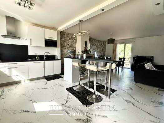 Maison de plain-pied à vendre 338 500 € 4 pièces 3 chambres 93 m² 615 m² de terrain Le Housseau Carquefou 44470