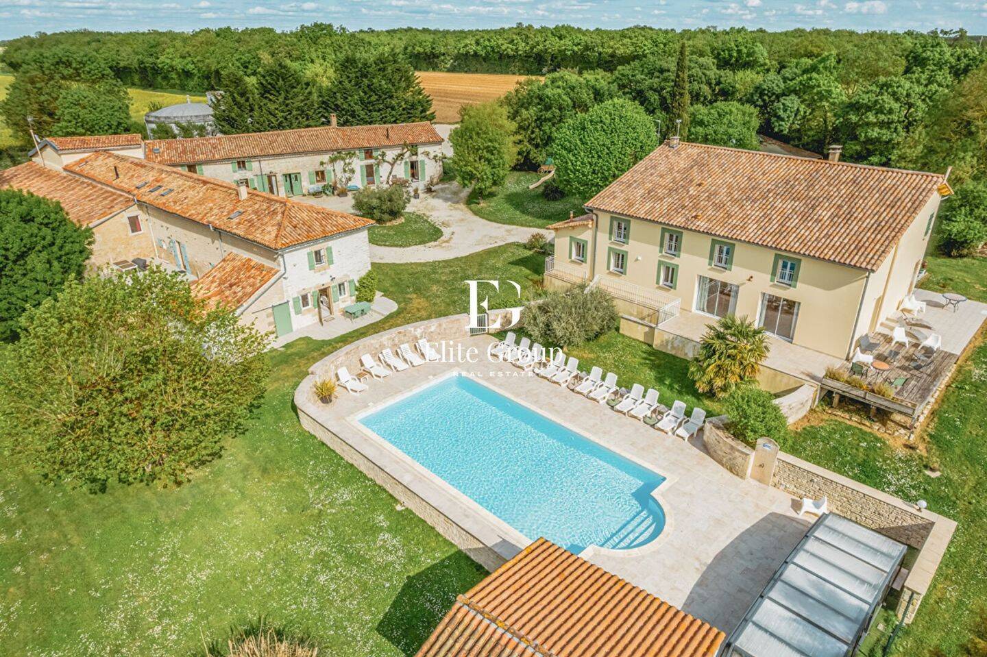 Maison à vendre, 825m², SURGERES