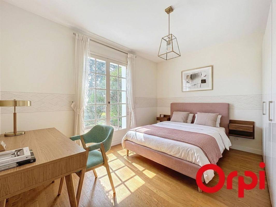 Maison à vendre, 146m², SAINT GENIS LES OLLIERES