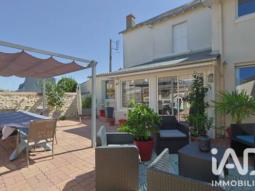 Maison de ville à vendre 177 990 € 7 pièces 4 chambres 134 m² 294 m² de terrain Capucins-Garambeau-Grand Bournais Thouars 79100