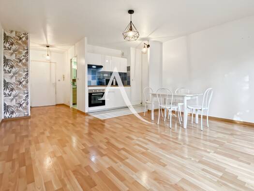 Appartement à vendre 157 500 € 1 pièce 32 m² RDC/2 La Chapelle Saint Jean Bois-d'Arcy 78390