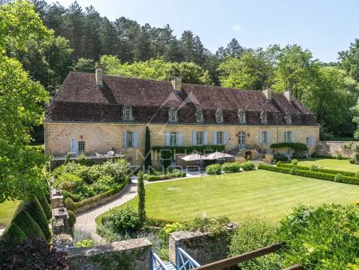 Maison à vendre 3 915 000 € 20 pièces 12 chambres 1 000 m² Saint-Félix-de-Reillac-et-Mortemart 24260