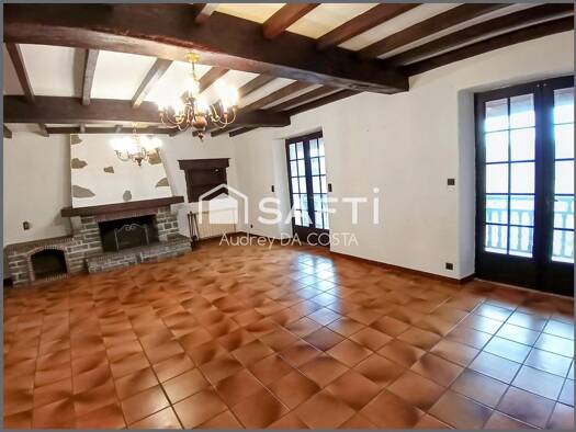 Appartement à vendre 170 000 € 4 pièces 3 chambres 122 m² Étage 1/2 Sainte Croix Oloron-Sainte-Marie 64400
