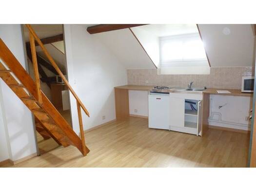 Appartement à louer 525 € 1 pièce 21,7 m² Étage 3/3 Reims 51100