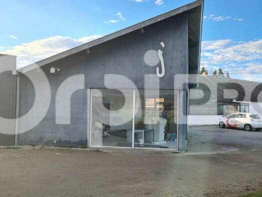 Local commercial à vendre 187 000 € 420 m² de surface de vente Saint-Victor 03410