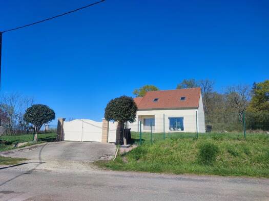 Maison à vendre 180 000 € 5 pièces 4 chambres 132 m² 2 965 m² de terrain La Celle-sur-Loire 58440