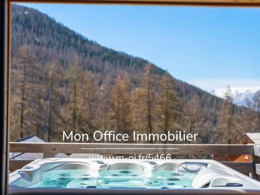 Chalet à vendre 990 000 € 6 pièces 5 chambres 185 m² 408 m² de terrain Les Orres 05200
