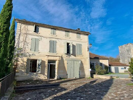 Immeuble à vendre - de 1.1M € 420 m² Saint-Sauvant 17610