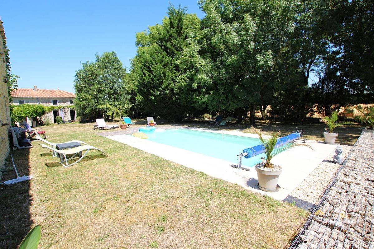 Maison à vendre, 196m², TONNAY BOUTONNE