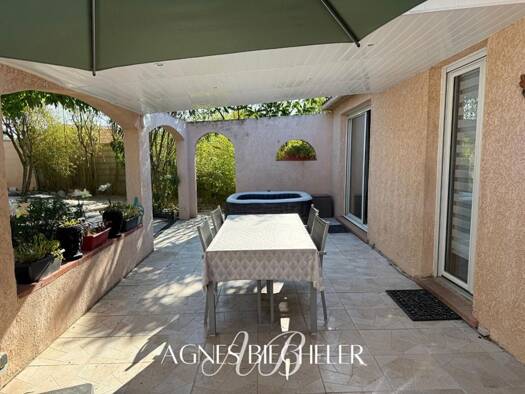 Maison de plain-pied à vendre 282 000 € 4 pièces 3 chambres 100 m² 600 m² de terrain Bages 66670