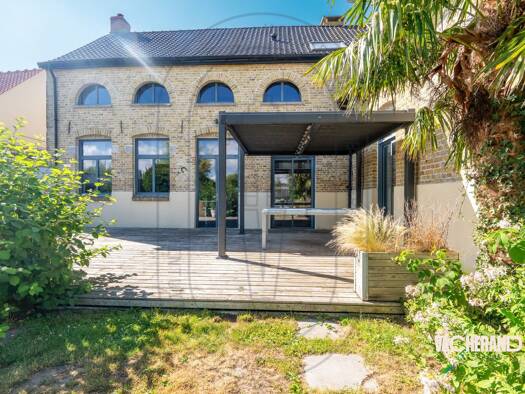 Maison à vendre 565 000 € 7 pièces 4 chambres 250 m² 637 m² de terrain Steene 59380