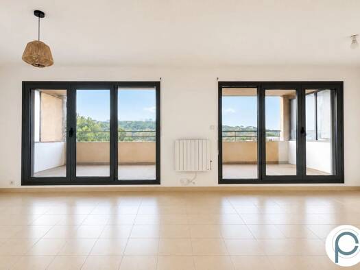 Appartement à vendre 224 000 € 3 pièces 2 chambres 96 m² Nord Sanary-sur-Mer 83110
