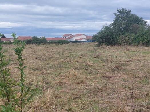 Terrain constructible à vendre 68 000 € 440 m² de terrain Brézins 38590