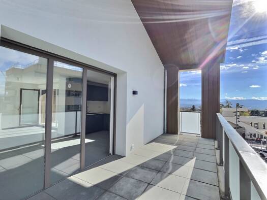 Appartement à vendre 595 000 € 4 pièces 3 chambres 94 m² Étage 3/3 Centre Gex 01170