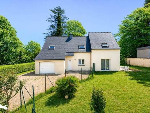 Maison à vendre 247 220 € 7 pièces 5 chambres 136 m² 708 m² de terrain Lampaul-Guimiliau 29400