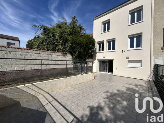 Maison de ville à vendre 225 000 € 5 pièces 4 chambres 140 m² 218 m² de terrain Champs-Complexe Agricole Châlons-en-Champagne 51000