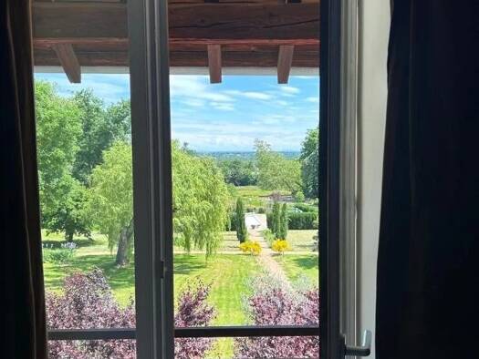 Maison à vendre 1 250 000 € 2 pièces 7 chambres 577,8 m² 14 404 m² de terrain Belleville-en-Beaujolais 69220
