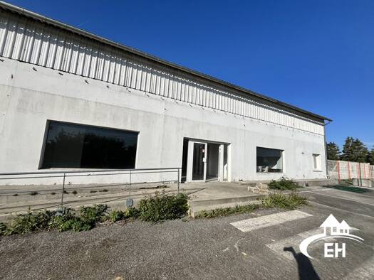 Local commercial à louer 1 000 € 290 m² de surface de vente Saint Ouen sur Iton 61300