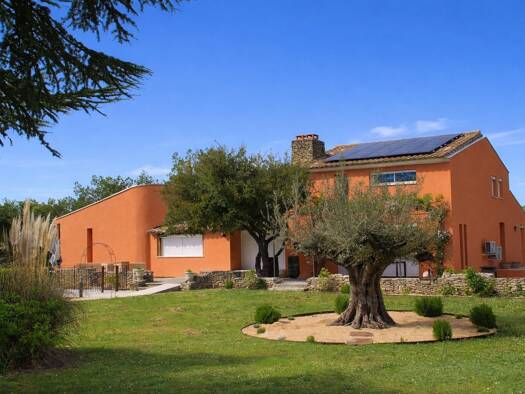 Villa à vendre 1 490 000 € 12 pièces 7 chambres 290 m² 5 000 m² de terrain Lagnes 84800