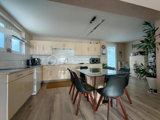 Maison à vendre 274 900 € 9 pièces 6 chambres 256 m² 2 116 m² de terrain Valence 82400