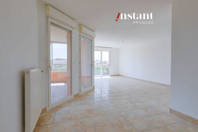 Appartement à louer 1 200 € 3 pièces 2 chambres 82 m² 3ème étage Venissieux 69200