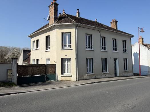 Immeuble à vendre 210 000 € 123 m² Voulx 77940
