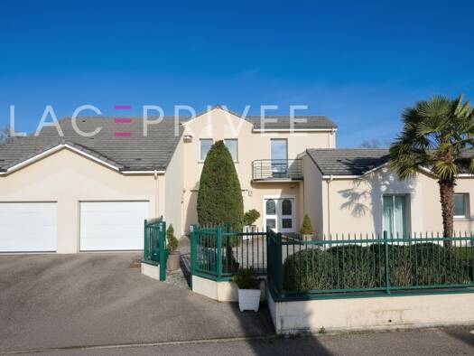 Maison à vendre 595 000 € 7 pièces 4 chambres 225 m² 786 m² de terrain Nabecor-Curie-Brichambeau Vandœuvre-lès-Nancy 54500