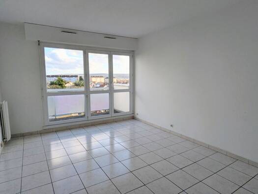 Appartement à louer 870 € 1 pièce 27,5 m² Étage 5/5 Chatou 78400