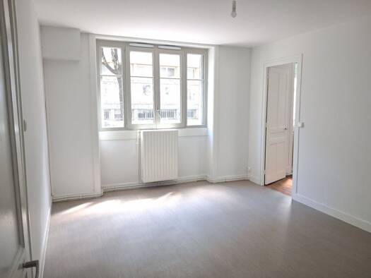 Appartement à vendre 145 000 € 3 pièces 2 chambres 61 m² RDC/5 Champvert - Gorge de Loup Lyon 9ème arrondissement 69009