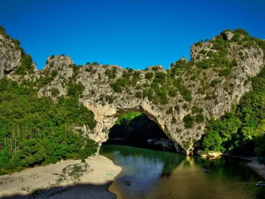 Maison à vendre 2 084 000 € 2 pièces 1 chambre 6 995 m² 6 995 m² de terrain Salavas 07150