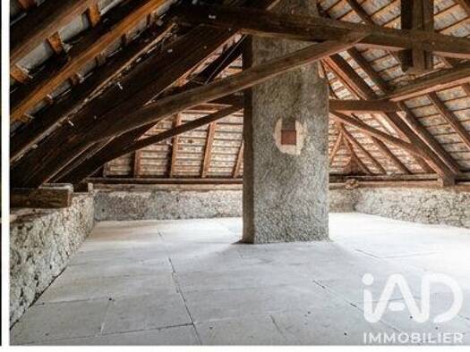 Appartement à vendre 40 000 € 1 pièce 127 m² Étage 3/3 Centre Ville Saint-Jean-de-Maurienne 73300