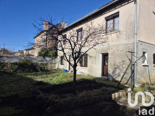 Maison à vendre 99 000 € 4 pièces 2 chambres 110 m² 689 m² de terrain Civray 86400