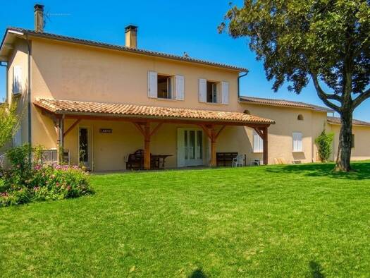 Maison à vendre 352 000 € 6 pièces 4 chambres 165 m² 5 054 m² de terrain Pineuilh 33220