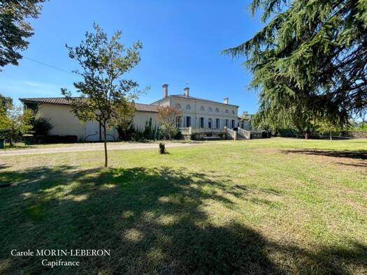 Maison de plain-pied à vendre 329 000 € 5 pièces 3 chambres 210 m² 11 856 m² de terrain Lamothe-Landerron 33190