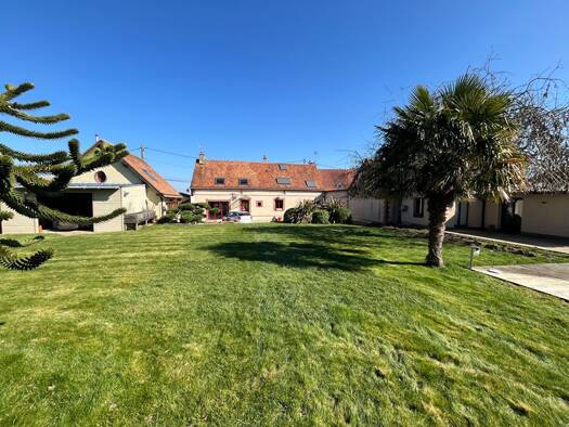 Maison à vendre 570 000 € 6 pièces 4 chambres 220 m² 2 077 m² de terrain Aunay-sous-Auneau 28700