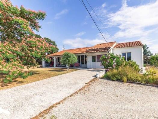 Maison à vendre 272 896 € 4 pièces 3 chambres 120 m² 2 600 m² de terrain Bords 17430