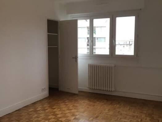 Appartement à louer 1 090 € 2 pièces 1 chambre 60 m² Étage 5/9 Plaine Marcreux Pressensé Aubervilliers 93300