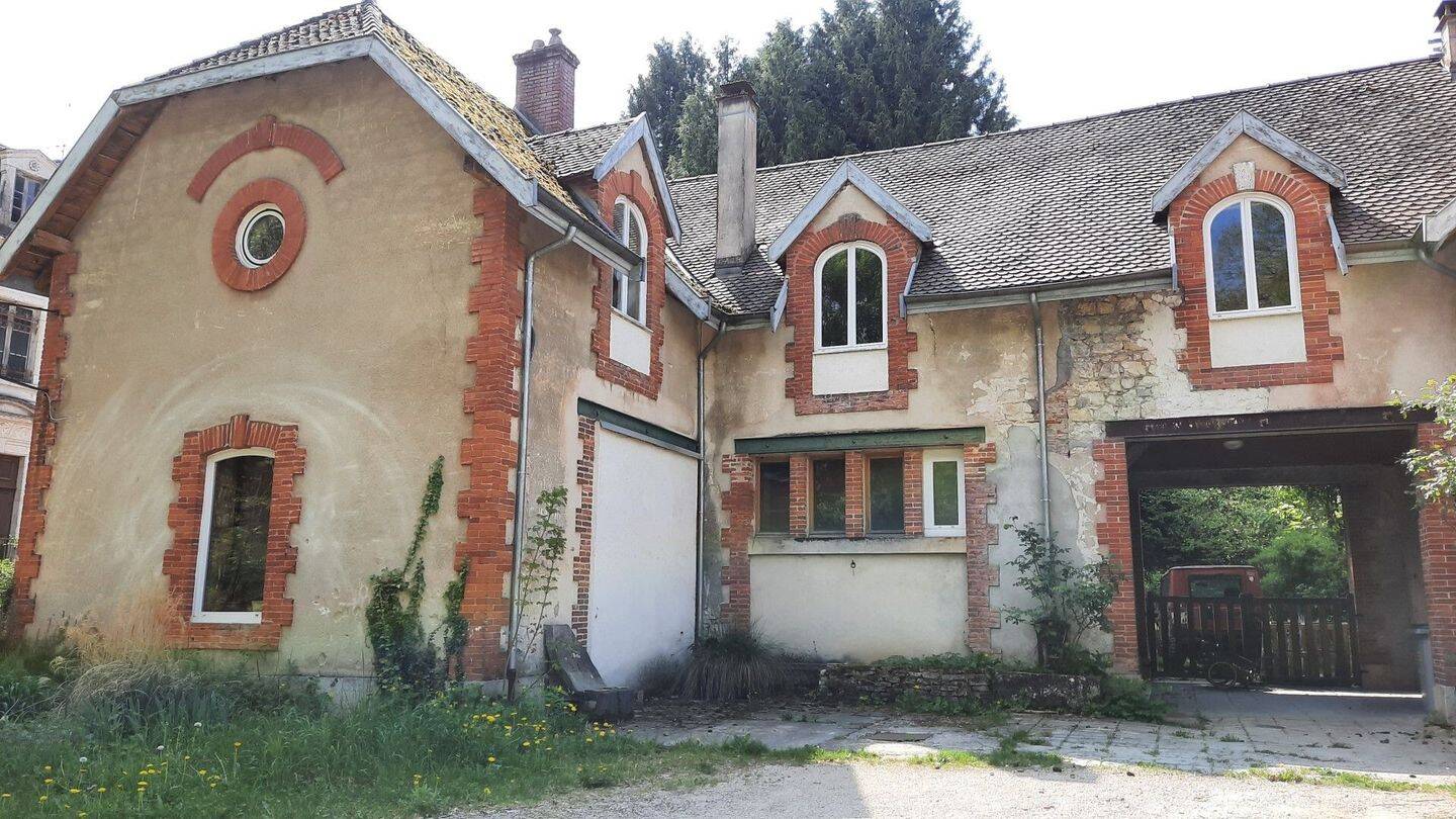 Maison à vendre, 300m², NEUVILLE SUR AIN