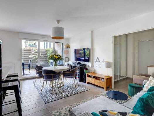 Appartement à vendre 500 000 € 4 pièces 3 chambres 82 m² RDC/4 Hachette Le Plessis-Robinson 92350