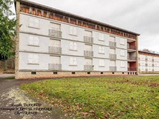 Immeuble à vendre 140 400 € 609 m² La Guiche 71220