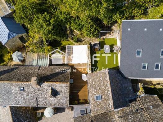 Maison à vendre 268 000 € 6 pièces 3 chambres 177 m² 3 326 m² de terrain Salles-la-Source 12330