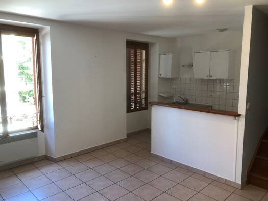 Appartement à louer 527 € 2 pièces 1 chambre 45 m² Étage 2/2 Centre-Saint Germain-Vareilles Ambérieu-en-Bugey 01500