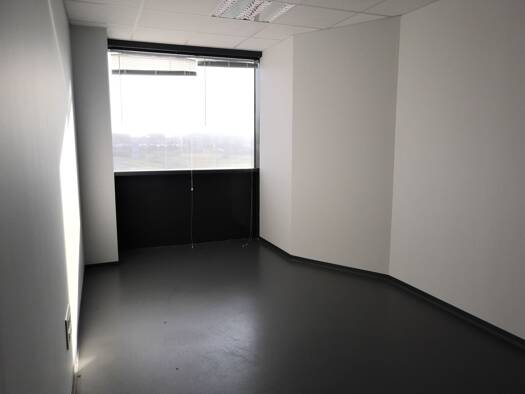 Espace bureau à louer 225 € 15 m² de bureaux Poitiers Ouest-Le Porteau-Les Rocs-Montmidi Poitiers 86000