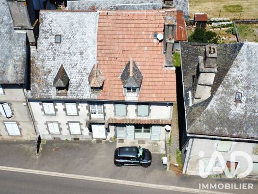 Maison de ville à vendre 115 000 € 7 pièces 4 chambres 125 m² 151 m² de terrain Ally 15700