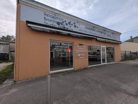 Local commercial à vendre 149 500 € 130 m² de surface de vente Étauliers 33820