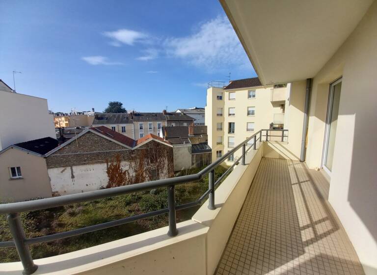 Appartement à vendre 206 600 € 4 pièces 2<br/>chambres 87 m²<br/>superficie 3/4<br/>étage Limoges 87100