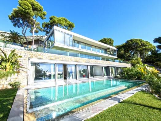 Maison à louer 30 000 € 9 pièces 5 chambres 400 m² 1 500 m² de terrain Cap-d'Ail 06320