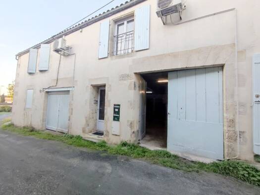 Immeuble à vendre 357 000 € 255 m² Lussant 17430